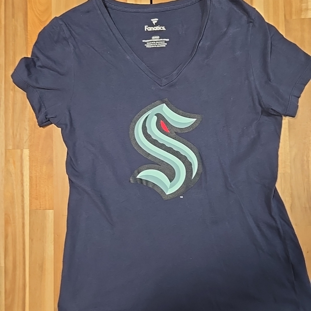 Fanatics Womens Seattle Krakens V Neck T Shirt size M